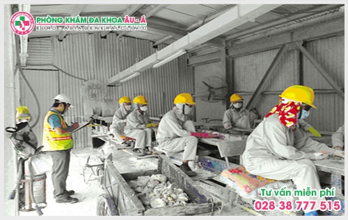 khi có các triệu chứng bệnh bệnh chàm người bệnh nên nhờ sự giúp đỡ của các bác sĩ da liễu để tránh những hậu quả nghiêm trọng về sau