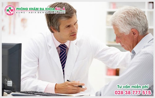Tính chất công việc phải làm việc trong môi trường nhiễm bẩn, tiếp xúc với các hóa chất là một trong những nguyên nhân gây ra bệnh nấm da chàm hóa.