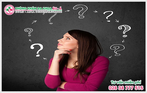 Xuất hiện các vết đốm li ti sẫm màu trên hai gò má là dấu hiệu triệu chứng bệnh trị nám da thường gặp