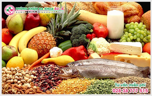 Xuất hiện các vết đốm li ti sẫm màu trên hai gò má là dấu hiệu triệu chứng bệnh trị nám da thường gặp