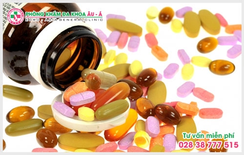 Bệnh dày sừng nang lông là căn bệnh mãn tính tác động xấu cho da, làm vùng da bị ngứa, phiễu nang lông bị tổn thương, các bã nhờn ứ đọng, sần sùi và có đầu trắng gây sưng đỏ, ảnh hưởng rất lớn tới thấm mỹ.